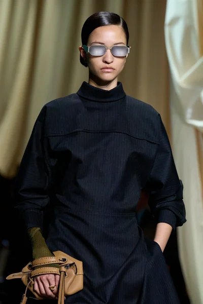 Look 18